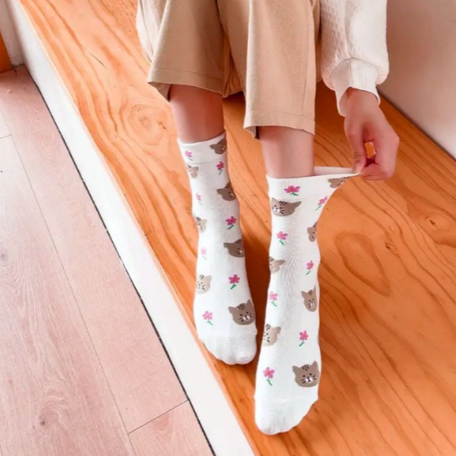 Andi Larose Womens Kitty Cat Pattern Socks Tan on White