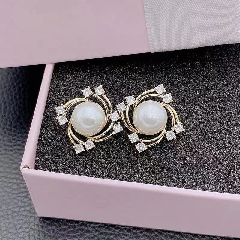 Vienna Swirl Vanilla Cream Pearl Earrings
