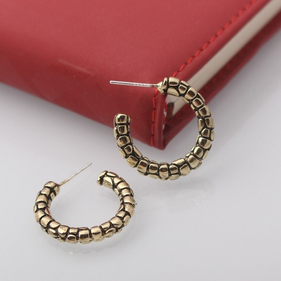 Leighton Kie Cobblestone Pattern Hoop Earrings Unisex Gold Black Gift Packaged
