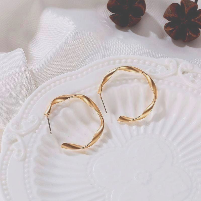 Emma Ellison Delicate Twist Hoop Minimalistic Earrings Silver Gift Packaged