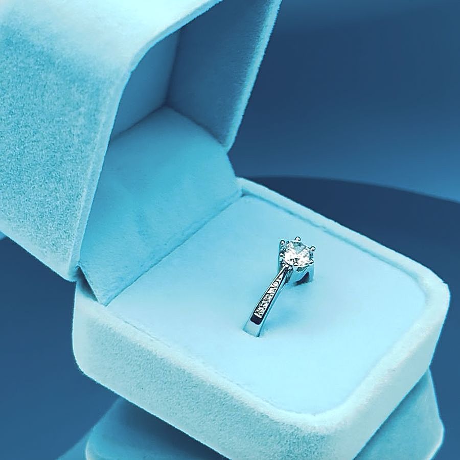 Dayani Lynn Accented Solitaire CZ Sterling Silver Plated Ring Size 6 Gift Boxed