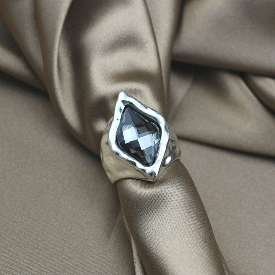 Zuri Cadance Womens Size 8 Rhombus Sapphire Gray Crystal Silver Ring