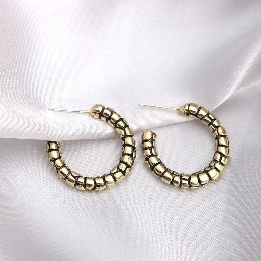 Leighton Kie Cobblestone Pattern Hoop Earrings Gold Black Gift Packaged
