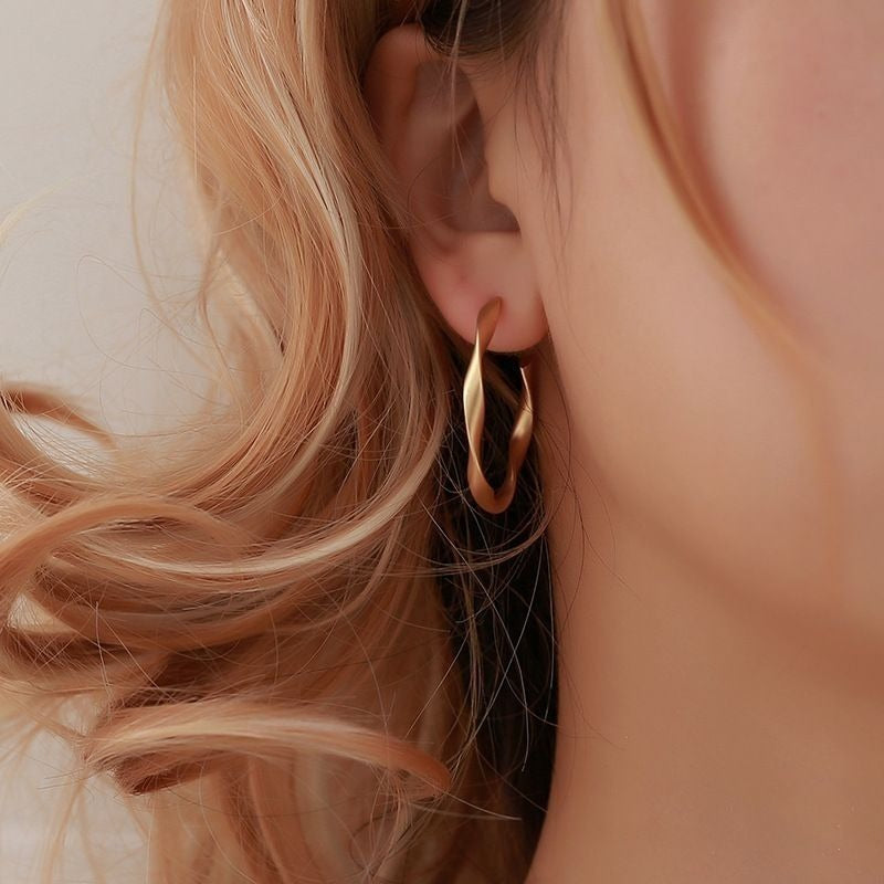 Emma Ellison Delicate Twist Hoop Minimalistic Earrings Gold Gift Packaged