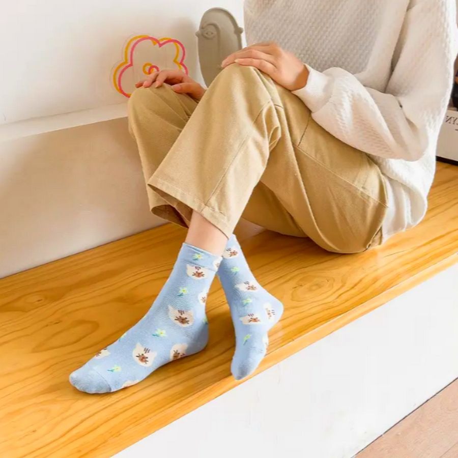 Andi Larose Womens Kitty Cat Pattern Socks Beige on Blue